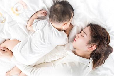 熟练掌握产乳期乳房的护理以及新生儿全身的护理