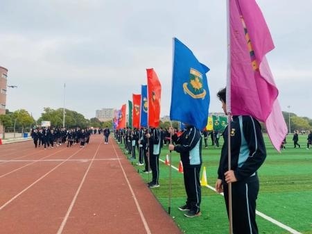 中加枫华国际学校初中部运动会开幕式.jpg
