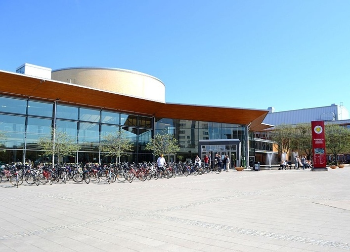 卡尔斯塔德大学