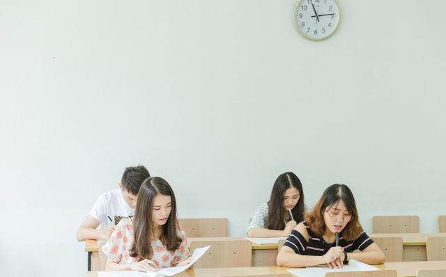 sat考试能带手表吗