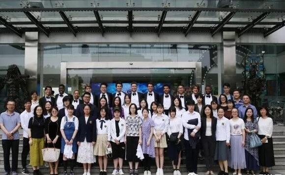 哈佛大学鳄鱼合唱团再次来美国Lee Academy演出.jpg