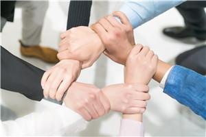 2021年北京外国语大学在职研究生经济学专业如何收费？