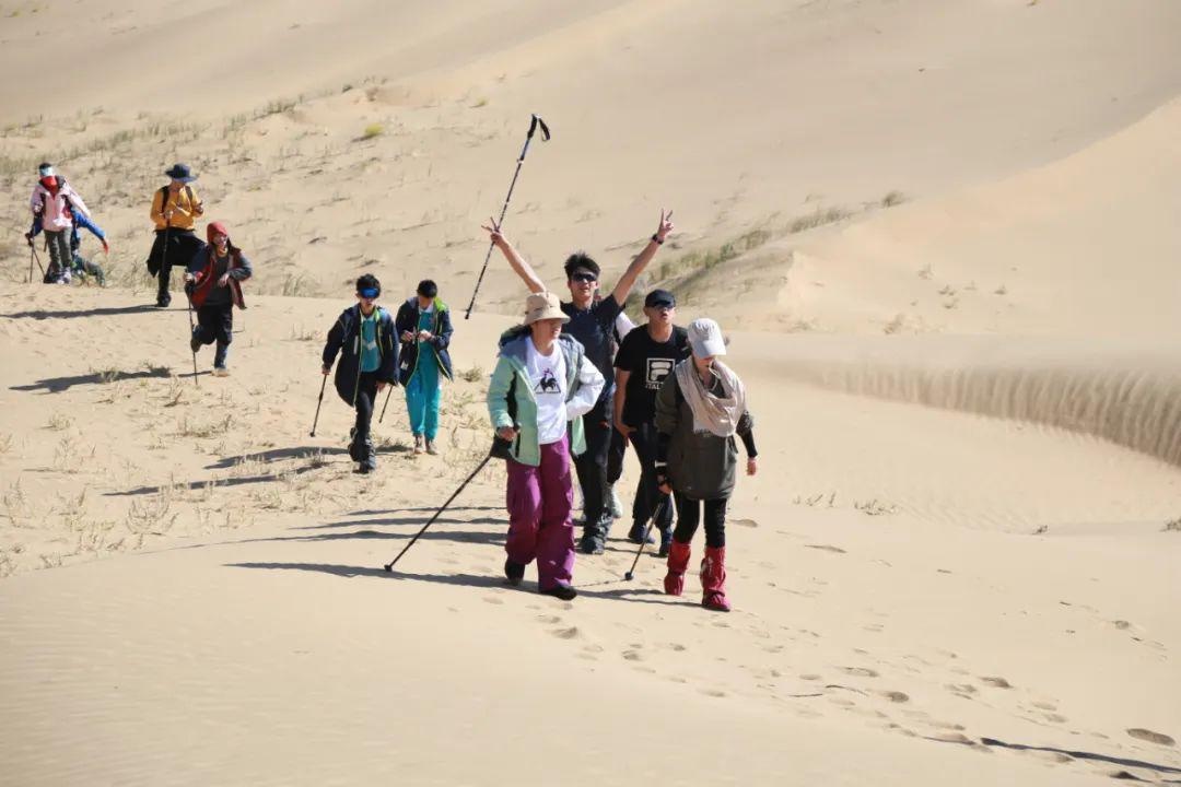句容碧桂园学校学生沙漠徒步