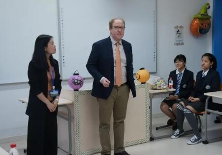 外方校长.jpg