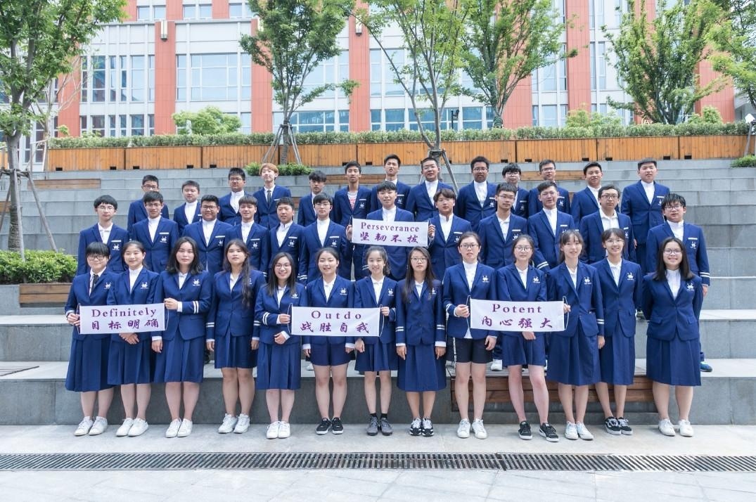 上海国王国际高中2018届毕业生.jpg
