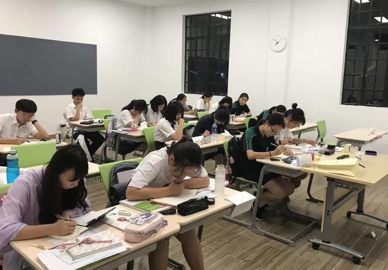 上海阿德科特学校课堂.jpg