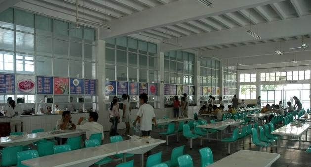新疆喀什地区卫生学校宿舍条件