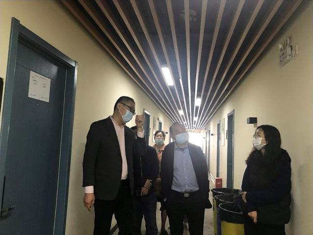 南京理工大学继续教育学院领导看望慰问疫情期间住宿学生