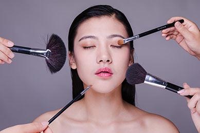 日常卸妆清洁、基本发型、职业装、生活妆、眉型的设计
