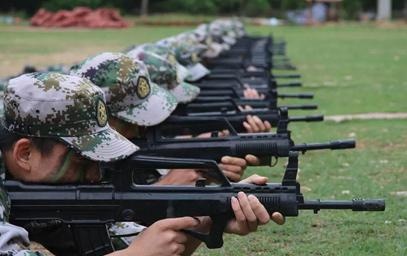 帅气、专业的教官团队