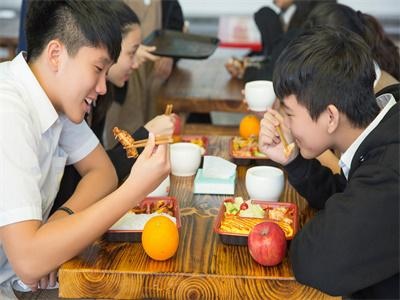 食堂午餐