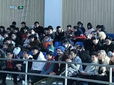 看中加枫华国际高中生如何记芳华