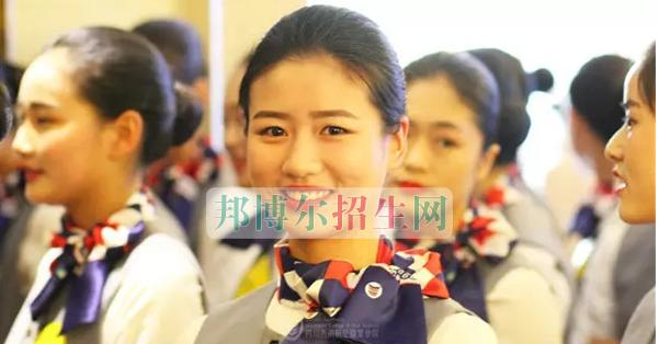 成都航空旅游职业学校开启新学期首场招聘，场面火爆美女如云