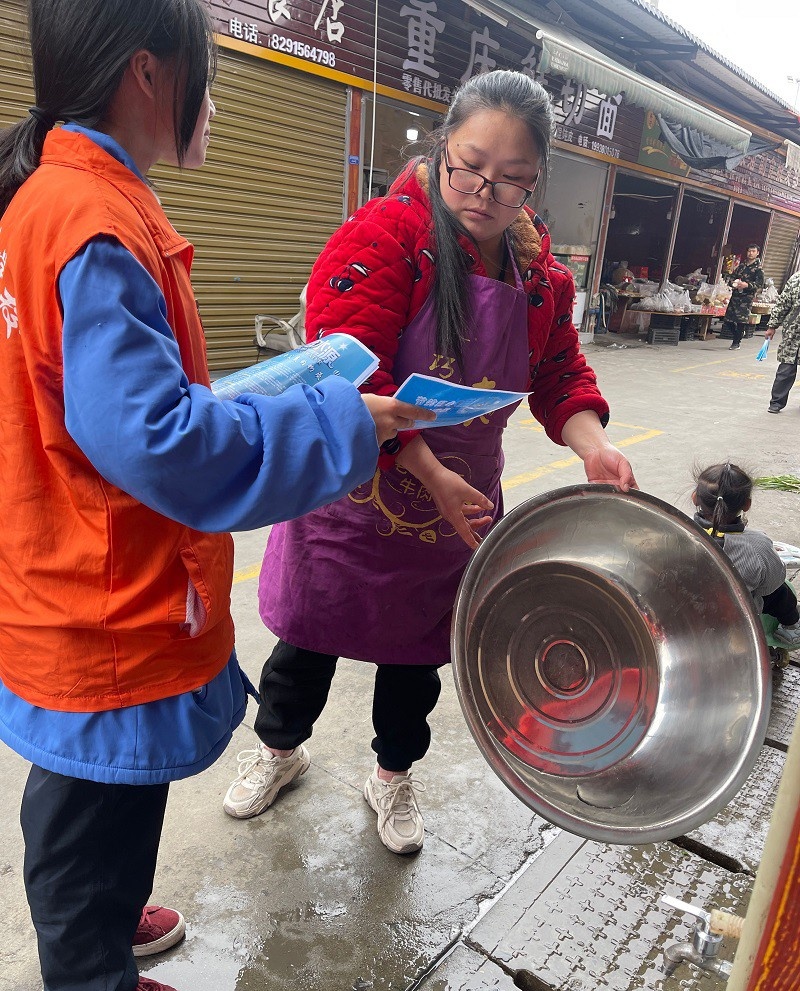 成都石化工业学校