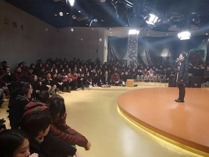 Pre年级大会由年级组长Cherry老师开场.jpg