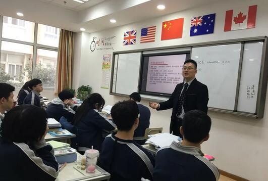 上海金苹果双语学校国际部剑桥AS学生升学指导.jpg