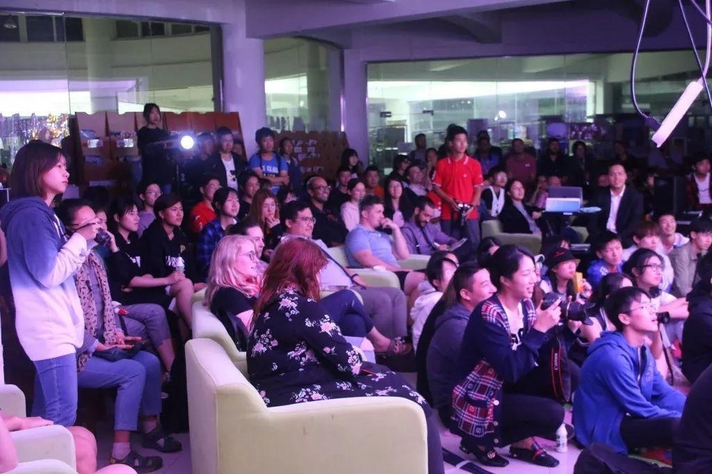 中加枫华国际学校Comedy Show.jpg