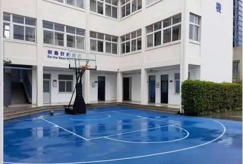 风雨篮球羽毛球场.jpg
