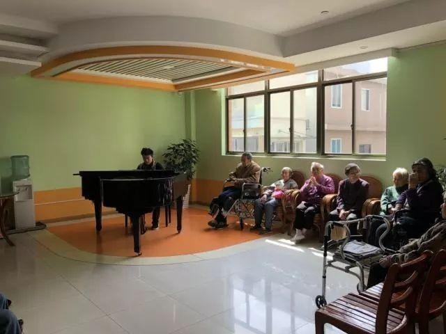 养老院音乐会.jpg