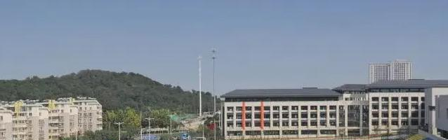 2023南京市栖霞中学多少钱(学费明细)