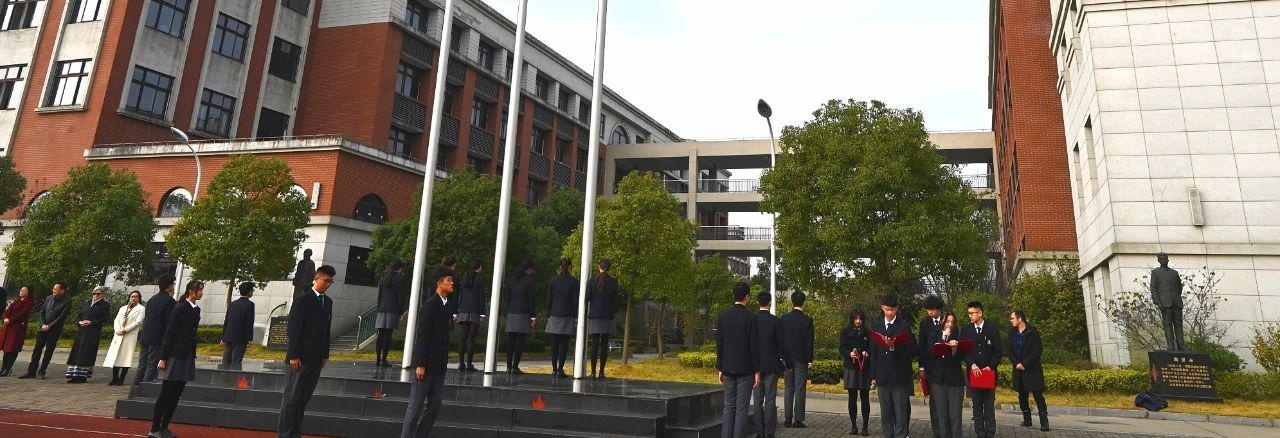 上海枫叶国际学校第十五周升旗仪式.jpg