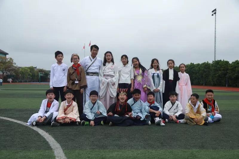 上海新纪元双语学校汉服活动.jpg