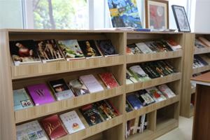 广东实验中学IFPAD国际艺术高中部图书馆