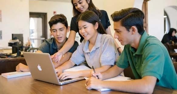 诺亚舟-费尔蒙特美国高中