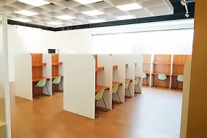 天津法耀高级中学（英华生态学校）机房