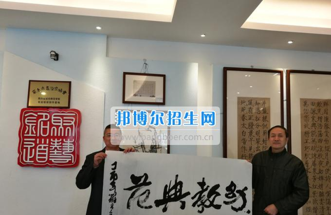 四川省营山职业高级中学光临南充师范学校交流学习