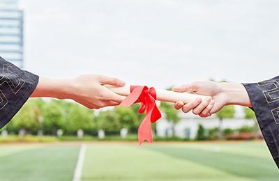 英语四级或同等水平的学员