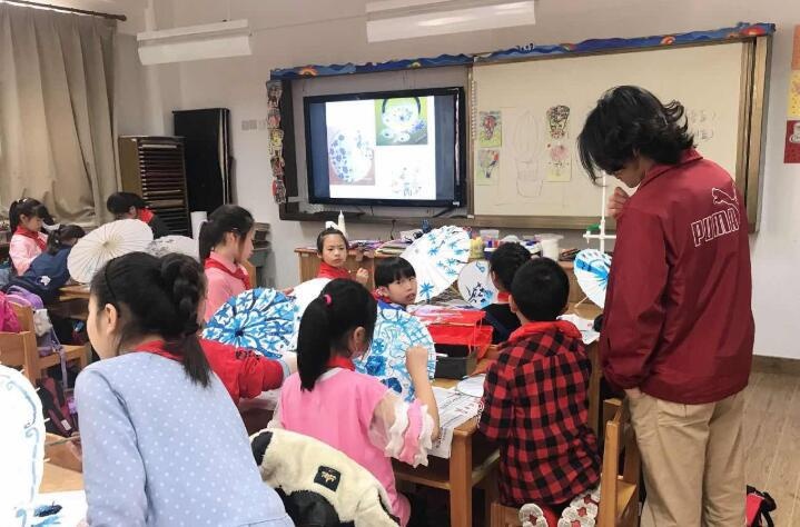 对口小学支教（大手拉小手）.jpg
