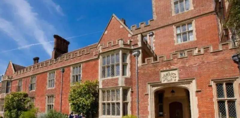 广州英国学校初中部2023年学费标准