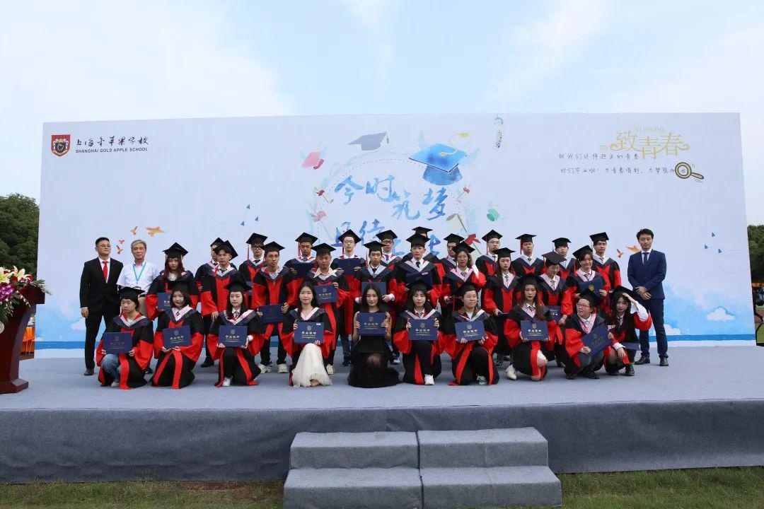 国际部美国中心高三毕业生合影.jpg