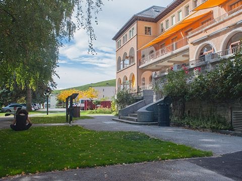 瑞士西部高等专业学院瓦莱州立艺术学院