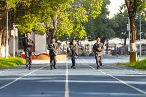 中黄外国语实验学校跑道