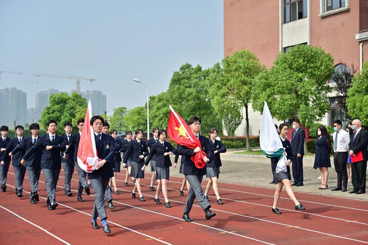 上海枫叶国际学校举行庆祝枫叶25周年校庆表彰仪式.jpg