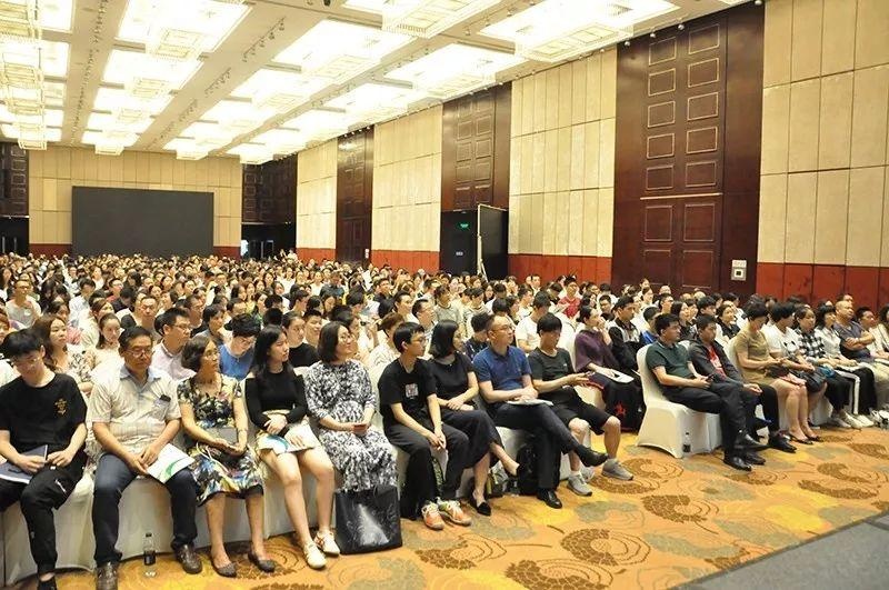 新生家长会.jpg