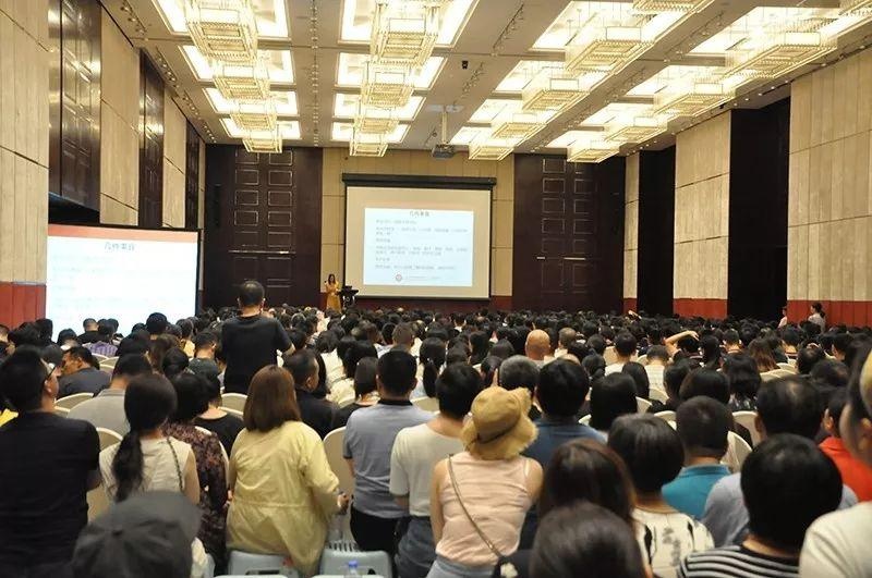 副校长王文娟老师.jpg