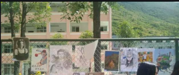 四川泸定中学