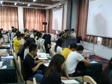 {上海英语四级，实战教学模式加案例学习理念