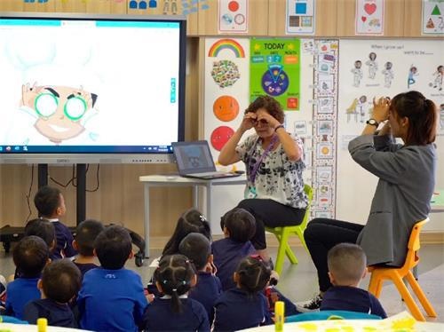 南京威雅学校学生上课