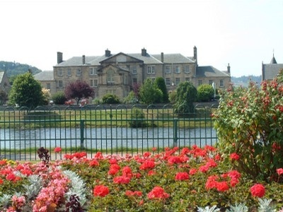 高地与群岛大学