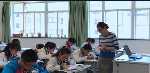 四川泸定中学
