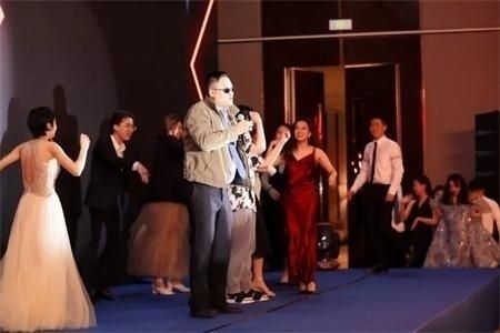 学生表演