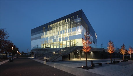 莱茵瓦尔应用技术大学