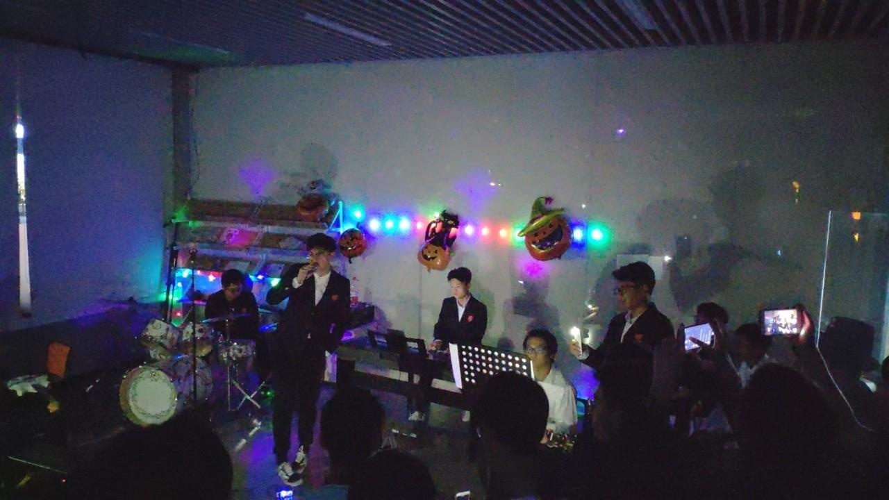 乐队表演.jpg