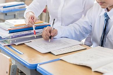 根据学员入学测试水平分班，采用小班化精品授课。