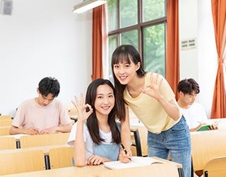 大四的学生