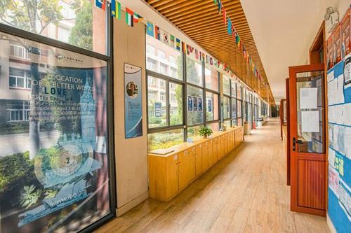 融合课程高中走廊